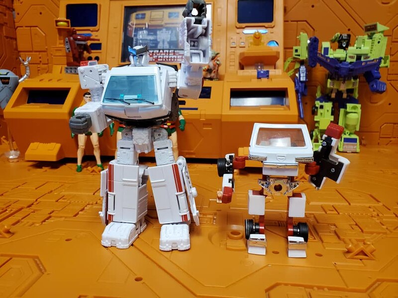 Transformers Galactic Odyssey Paradron Medics Ratchet Compared  (15 of 33)